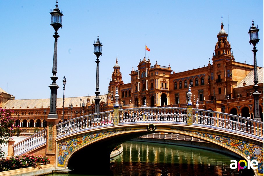 Plaza de España de Sevilla, Anibal González